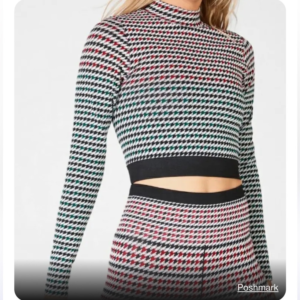 Fabletics Ladies Size XL NWT Long Sleeve Crop Top